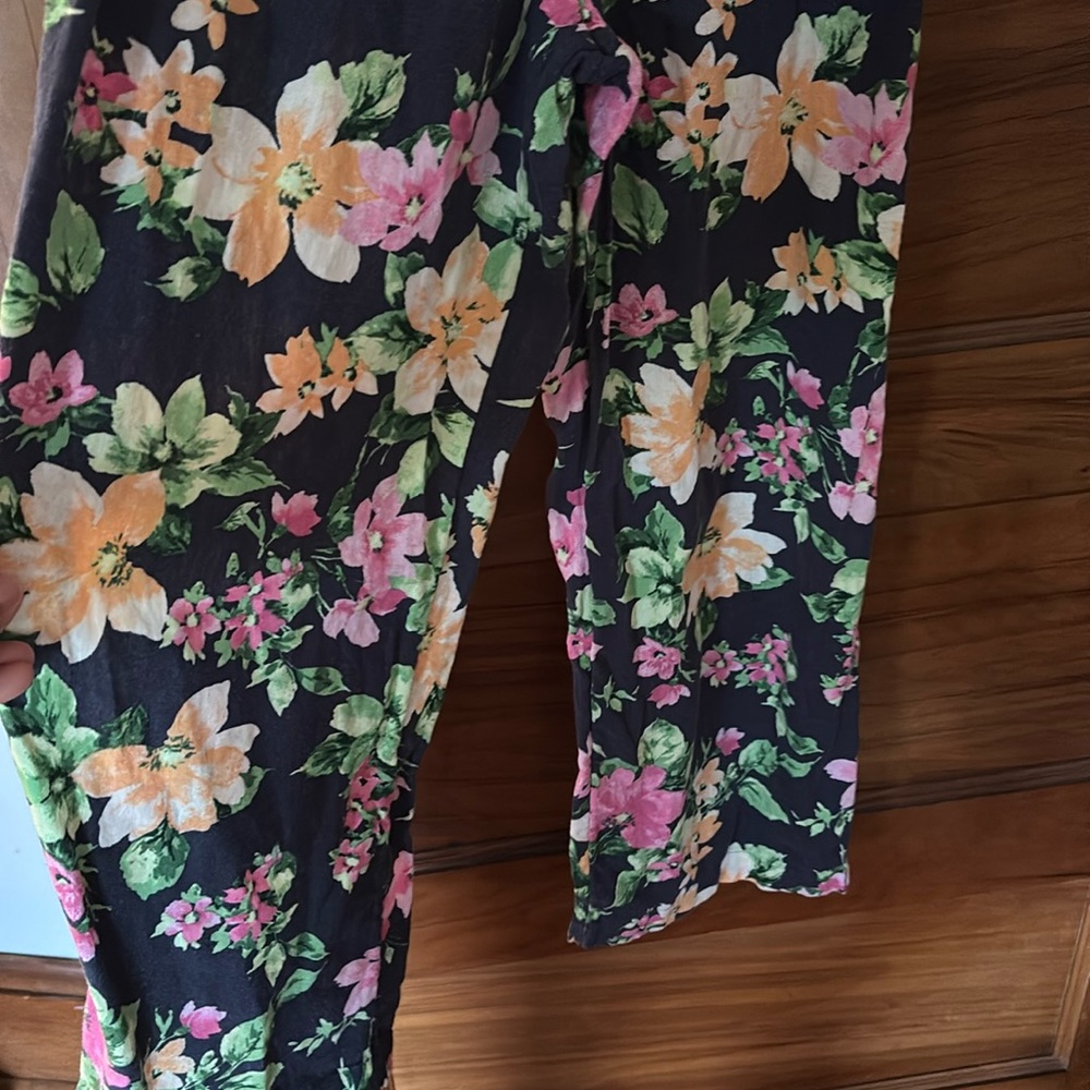 Old navy flowery romper - Picture 3 of 5